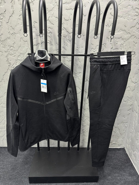 Nike Tech adult